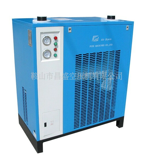 （冷凍式干燥機）瞬間‘爆炸’。